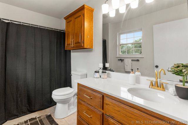 1604 N Delaware Street, Chouteau, OK 74337