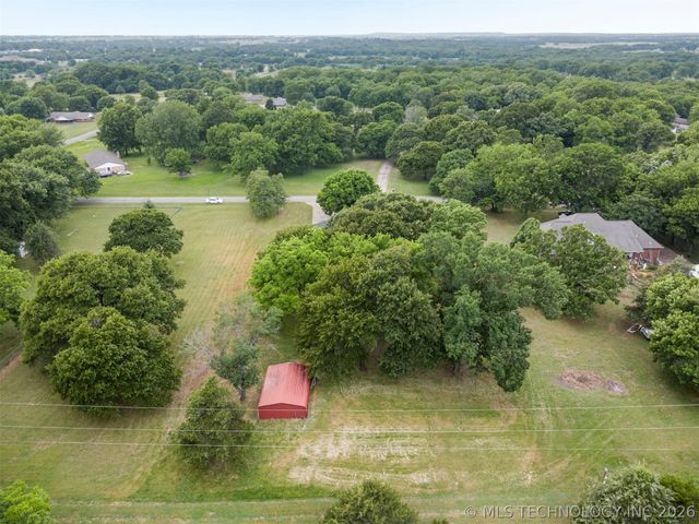 1604 N Delaware Street, Chouteau, OK 74337