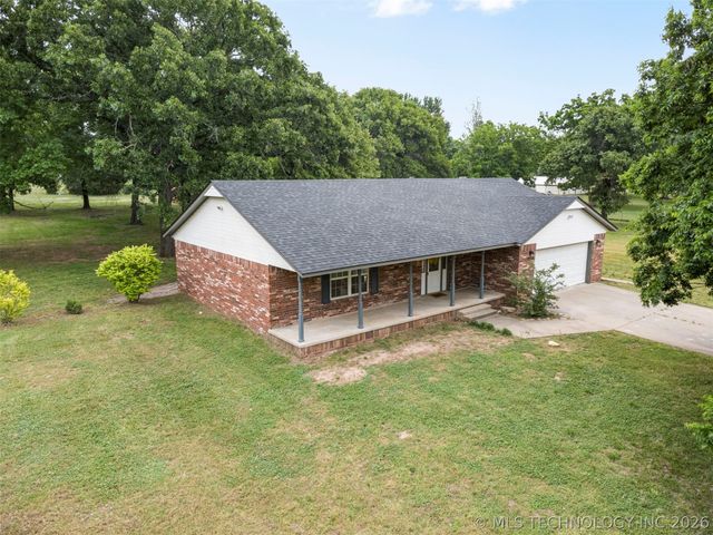 1604 N Delaware Street, Chouteau, OK 74337