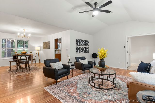 1604 N Delaware Street, Chouteau, OK 74337
