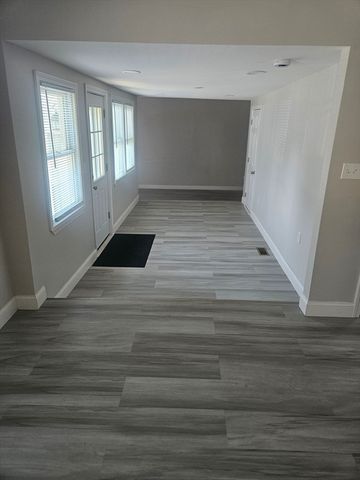 192 Hildreth St, Lowell, MA 01850