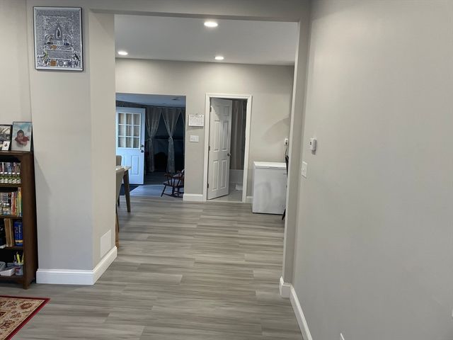 192 Hildreth St, Lowell, MA 01850