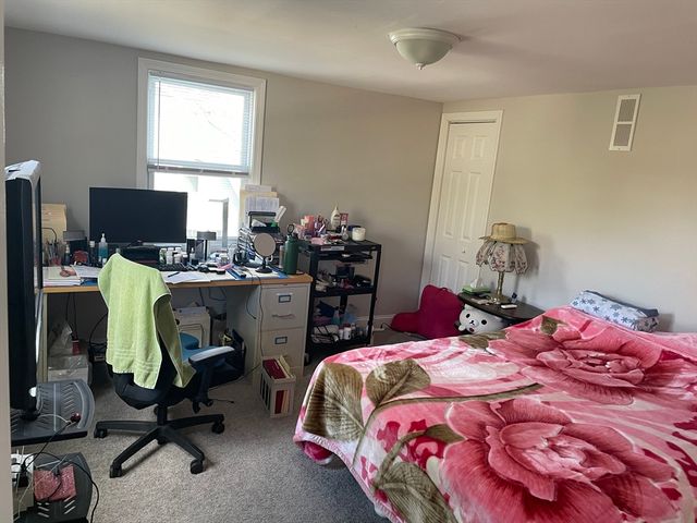 192 Hildreth St, Lowell, MA 01850