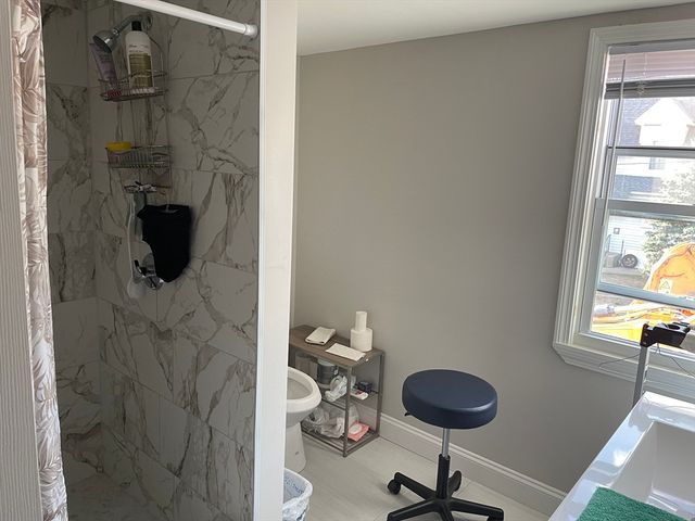 192 Hildreth St, Lowell, MA 01850