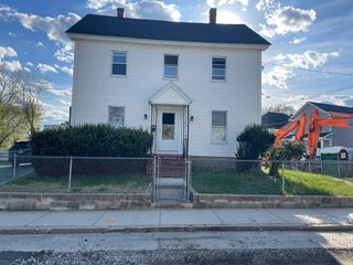 192 Hildreth St, Lowell, MA 01850