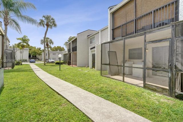 4511 Treehouse Lane B, Tamarac, FL 33319