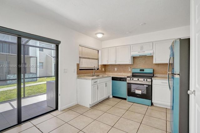 4511 Treehouse Lane B, Tamarac, FL 33319