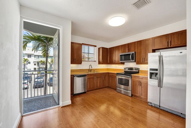 370 SW 14 Avenue, Fort Lauderdale, FL 33312