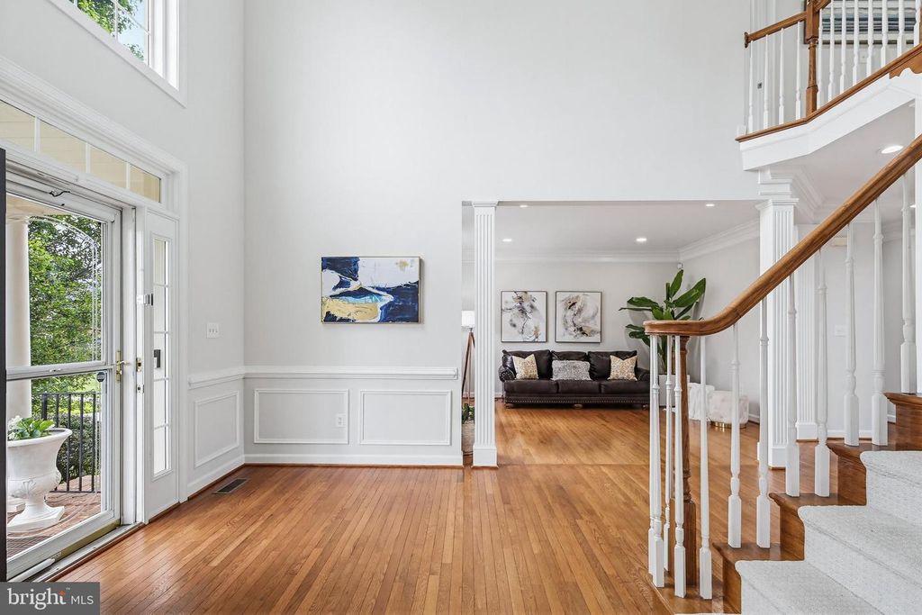 Image 10 of property listing at 16502 HARBOUR TOWN DR, Ashton, MD 20861