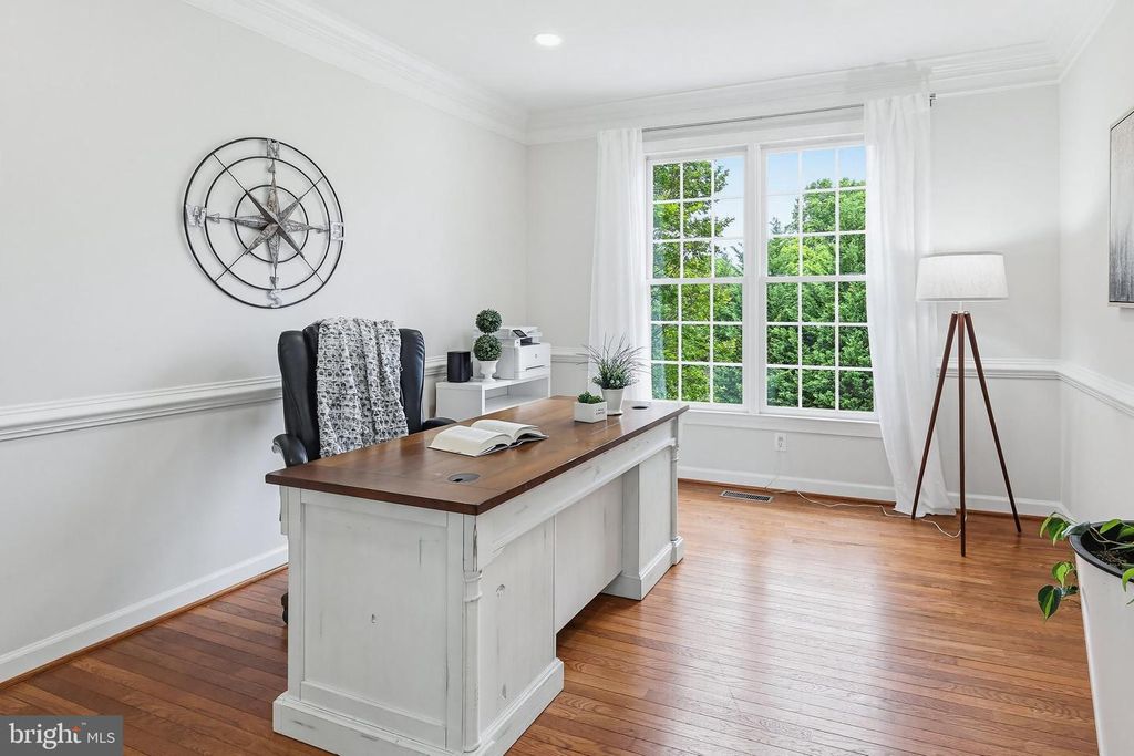 Image 14 of property listing at 16502 HARBOUR TOWN DR, Ashton, MD 20861