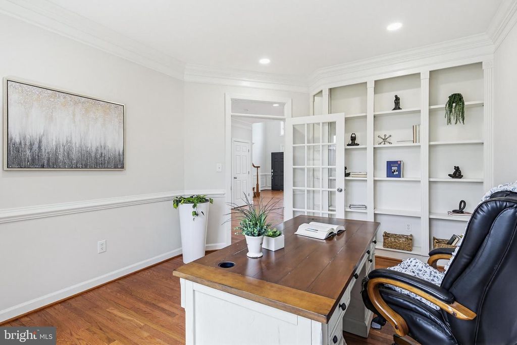 Image 15 of property listing at 16502 HARBOUR TOWN DR, Ashton, MD 20861