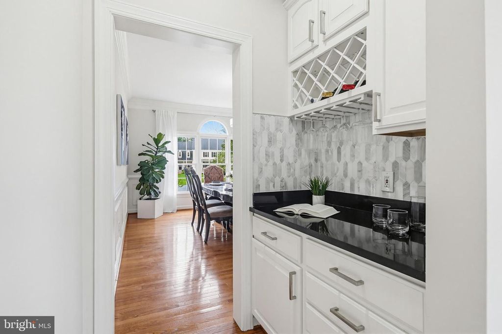 Image 16 of property listing at 16502 HARBOUR TOWN DR, Ashton, MD 20861