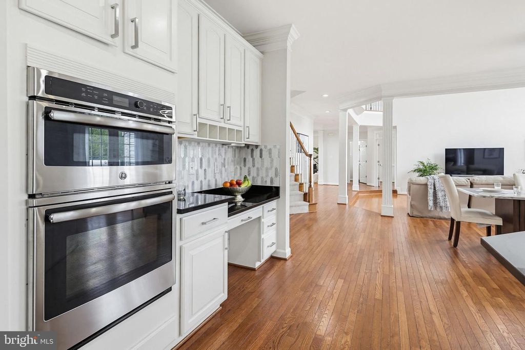 Image 17 of property listing at 16502 HARBOUR TOWN DR, Ashton, MD 20861