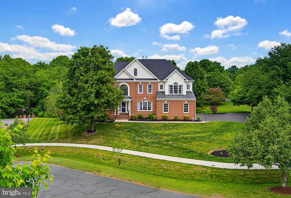 Image 2 of property listing at 16502 HARBOUR TOWN DR, Ashton, MD 20861