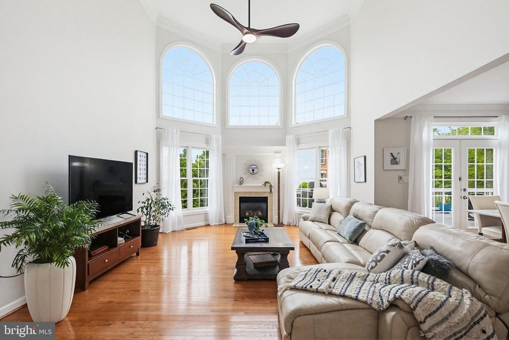 Image 21 of property listing at 16502 HARBOUR TOWN DR, Ashton, MD 20861
