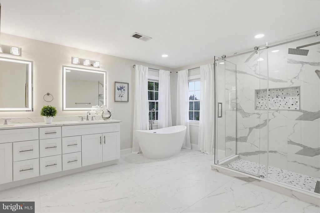 Image 31 of property listing at 16502 HARBOUR TOWN DR, Ashton, MD 20861