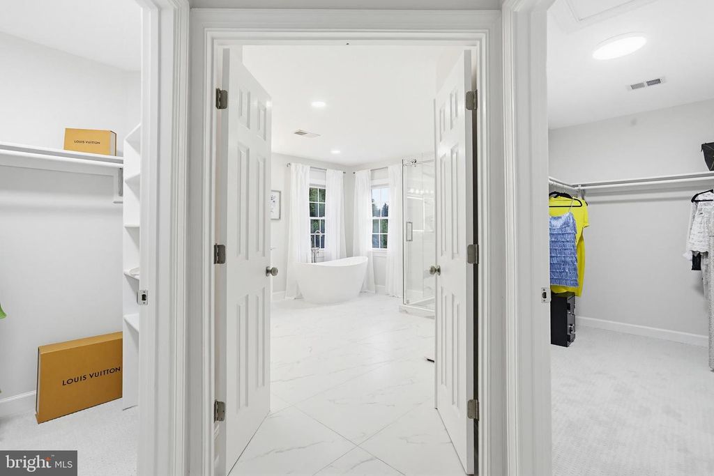 Image 32 of property listing at 16502 HARBOUR TOWN DR, Ashton, MD 20861