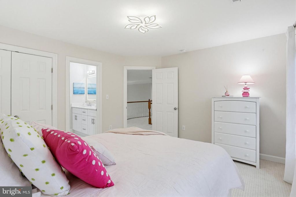 Image 36 of property listing at 16502 HARBOUR TOWN DR, Ashton, MD 20861