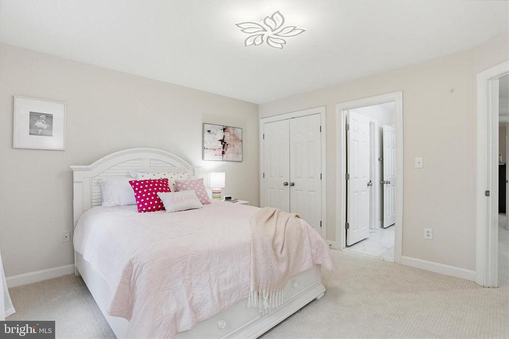 Image 37 of property listing at 16502 HARBOUR TOWN DR, Ashton, MD 20861