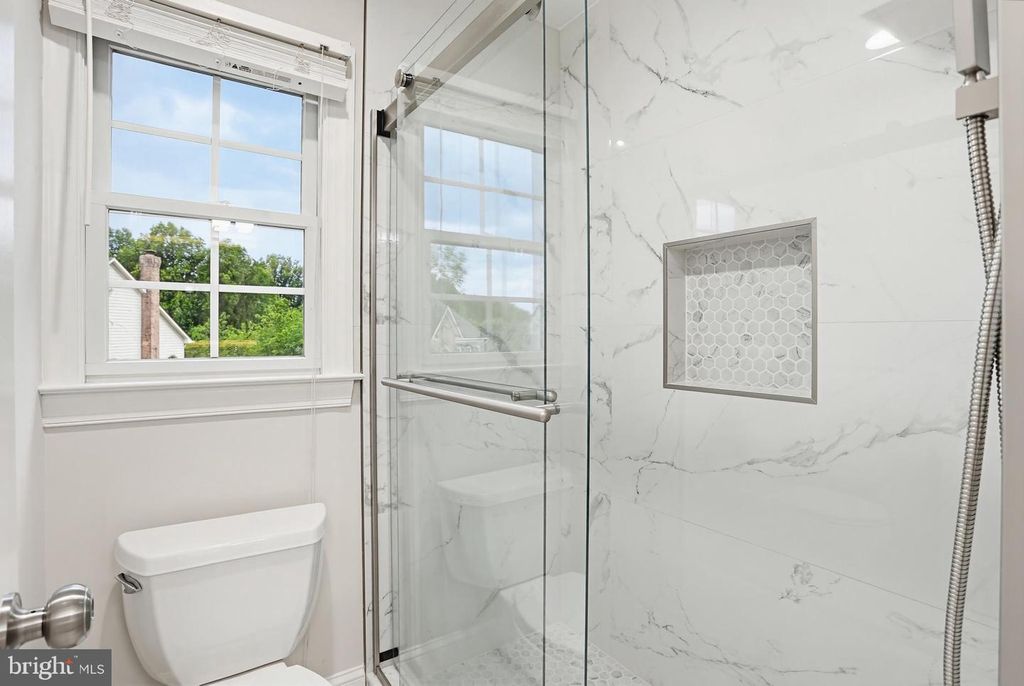 Image 41 of property listing at 16502 HARBOUR TOWN DR, Ashton, MD 20861