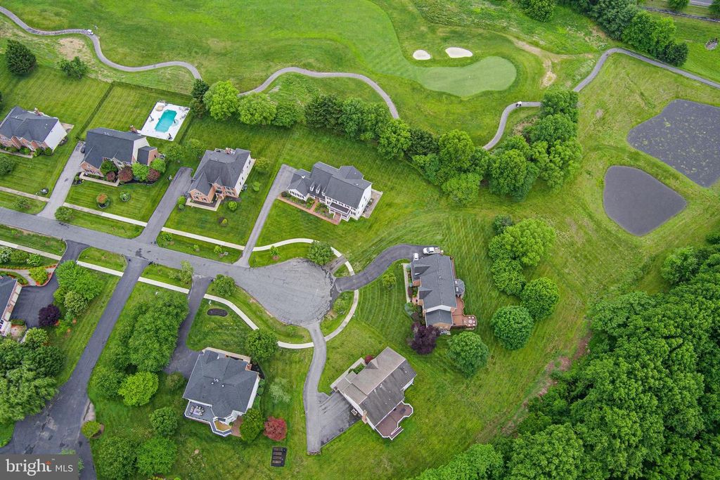 Image 5 of property listing at 16502 HARBOUR TOWN DR, Ashton, MD 20861