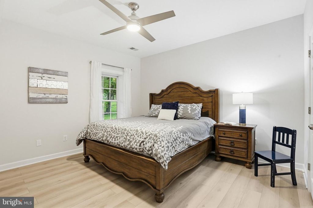 Image 54 of property listing at 16502 HARBOUR TOWN DR, Ashton, MD 20861