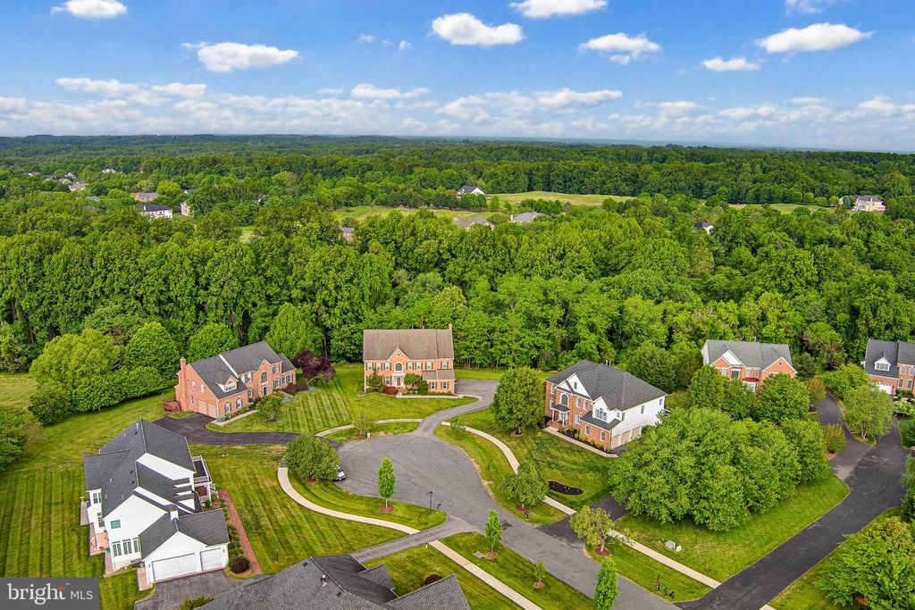 Image 7 of property listing at 16502 HARBOUR TOWN DR, Ashton, MD 20861