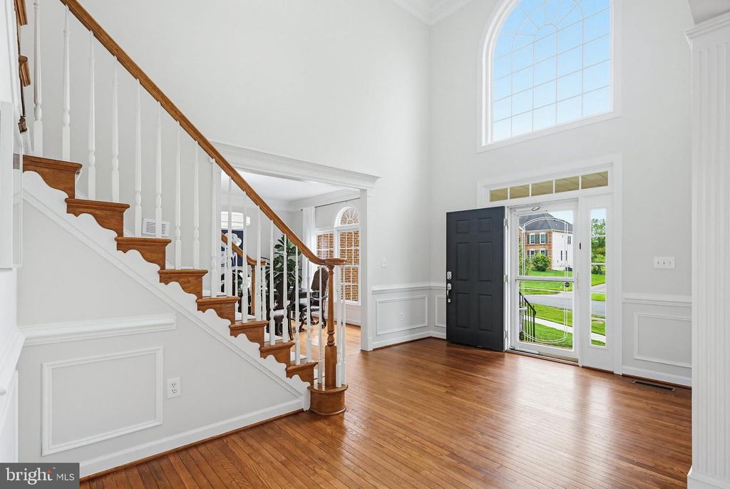 Image 8 of property listing at 16502 HARBOUR TOWN DR, Ashton, MD 20861