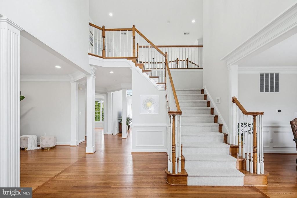Image 9 of property listing at 16502 HARBOUR TOWN DR, Ashton, MD 20861