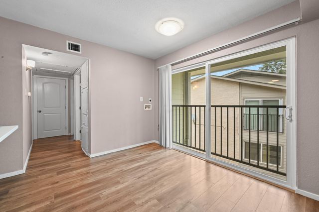 2124 Burton DR 204, Austin, TX 78741