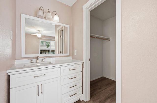 2124 Burton DR 204, Austin, TX 78741