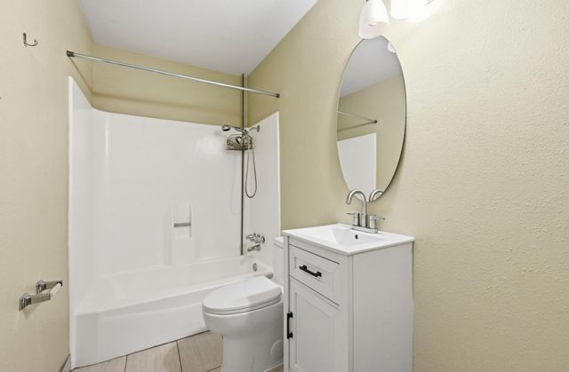 2124 Burton DR 204, Austin, TX 78741