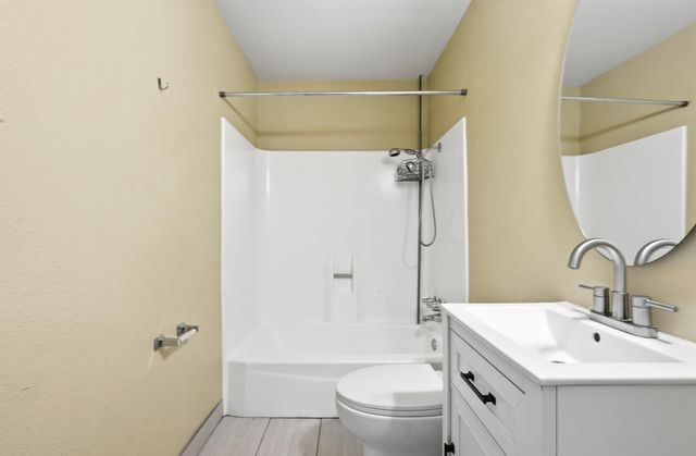 2124 Burton DR 204, Austin, TX 78741