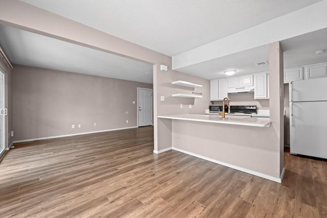 2124 Burton DR 204, Austin, TX 78741