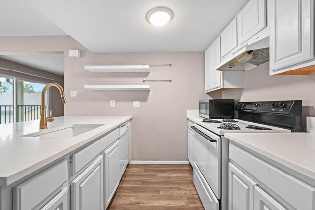 2124 Burton DR 204, Austin, TX 78741