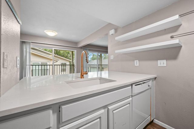 2124 Burton DR 204, Austin, TX 78741