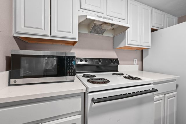 2124 Burton DR 204, Austin, TX 78741