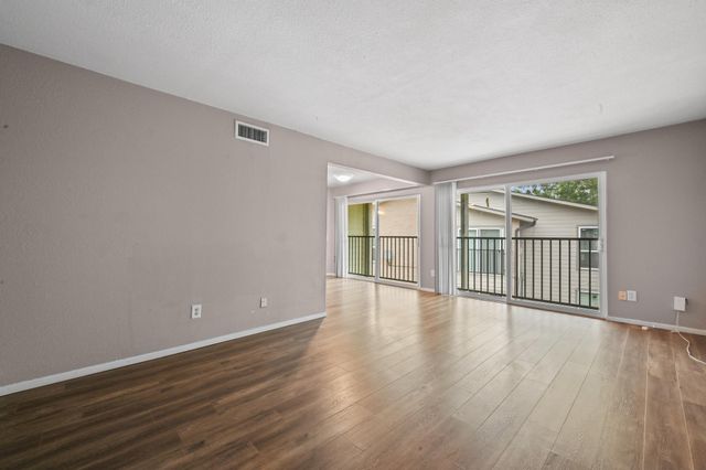 2124 Burton DR 204, Austin, TX 78741