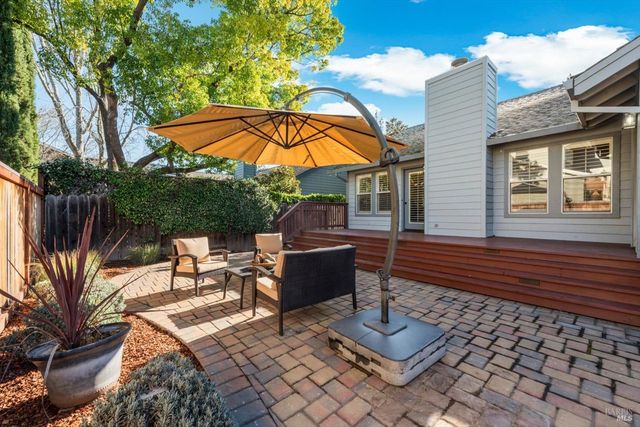 2004 Oak Cir, Yountville, CA 94599