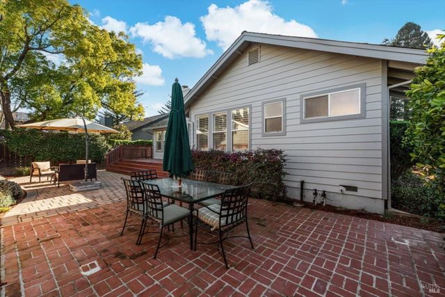 2004 Oak Cir, Yountville, CA 94599