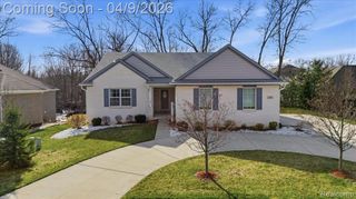270 Greenan Lane, Lake Orion, MI 48362
