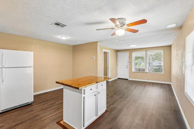 2606 2nd Avenue N, Texas City, TX 77590