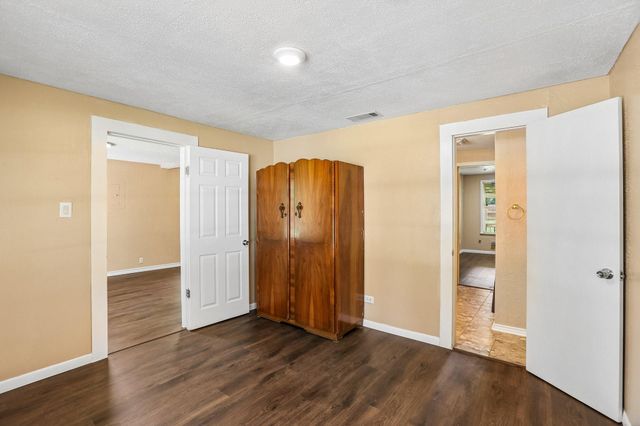 2606 2nd Avenue N, Texas City, TX 77590
