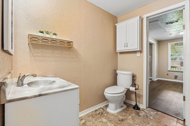 2606 2nd Avenue N, Texas City, TX 77590