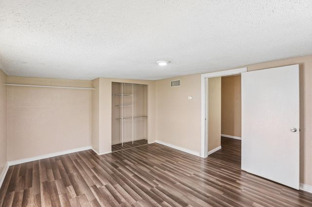 2606 2nd Avenue N, Texas City, TX 77590