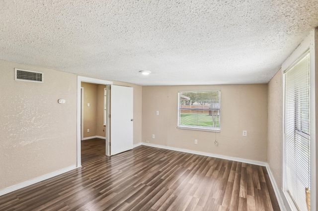 2606 2nd Avenue N, Texas City, TX 77590