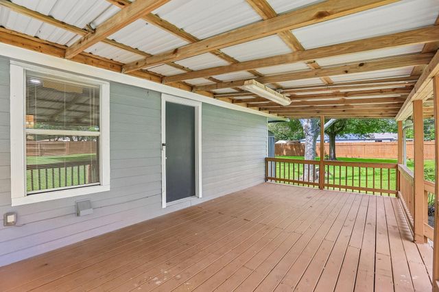 2606 2nd Avenue N, Texas City, TX 77590