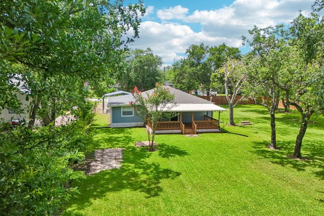 2606 2nd Avenue N, Texas City, TX 77590