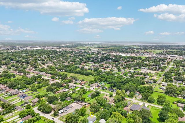2606 2nd Avenue N, Texas City, TX 77590