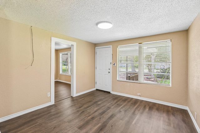 2606 2nd Avenue N, Texas City, TX 77590